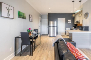 1BR - Queen Bed Apartment in Hamilton's Best Neighborhood
